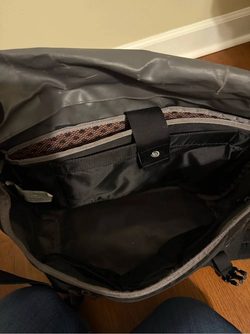 Timbuk2 Commute TSA Laptop Messenger Bag Black Gray Medium